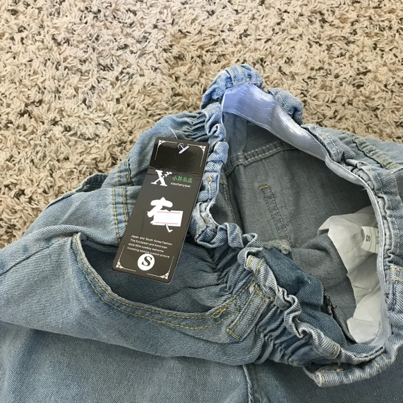 Elastic Waisted Jean Shorts - Picture 8 of 8